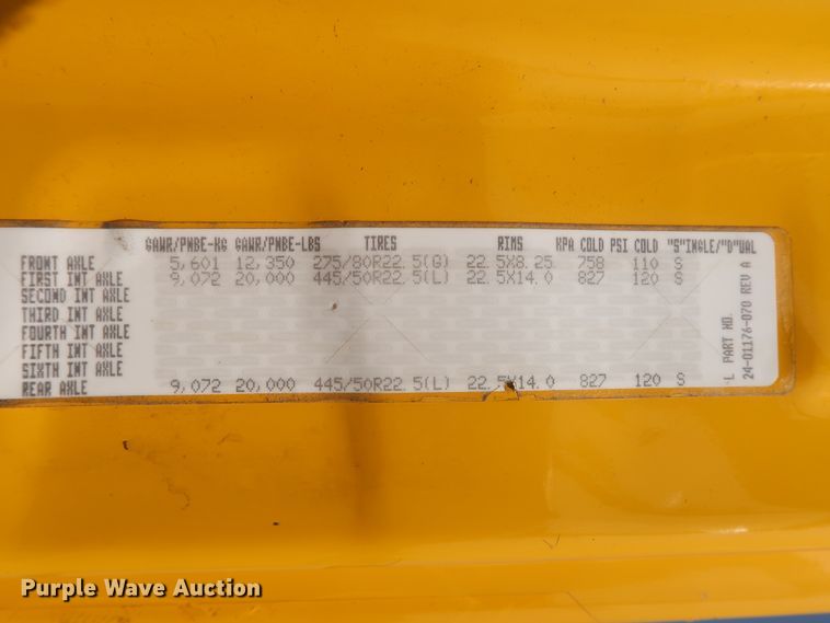 image for item HJ9350 2016 Freightliner Cascadia 125  semi truck