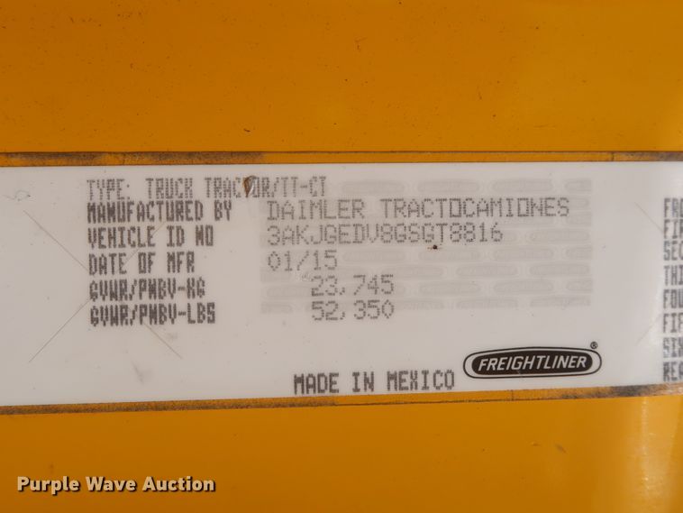 image for item HJ9350 2016 Freightliner Cascadia 125  semi truck