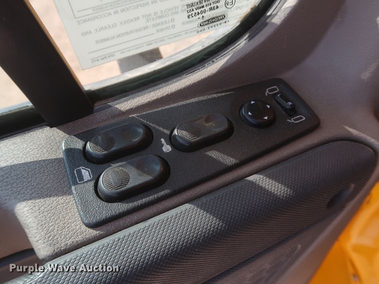 image for item HJ9351 2016 Freightliner Cascadia 125  semi truck