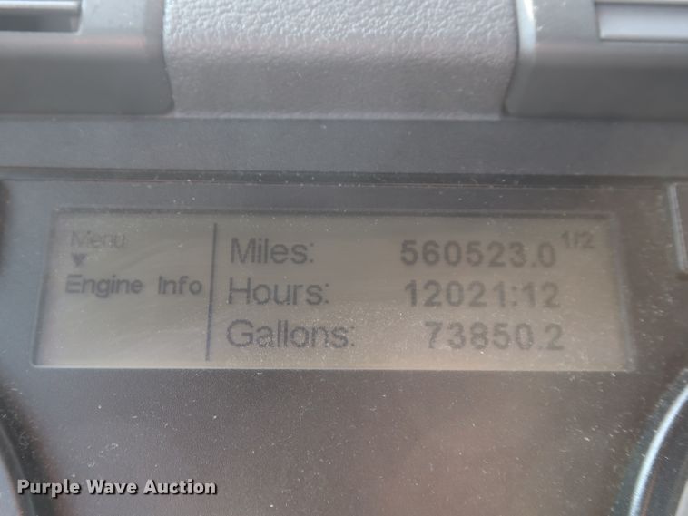 image for item HJ9351 2016 Freightliner Cascadia 125  semi truck