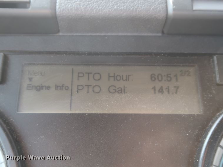 image for item HJ9351 2016 Freightliner Cascadia 125  semi truck