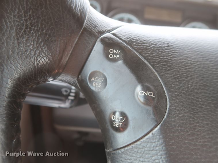 image for item HJ9351 2016 Freightliner Cascadia 125  semi truck