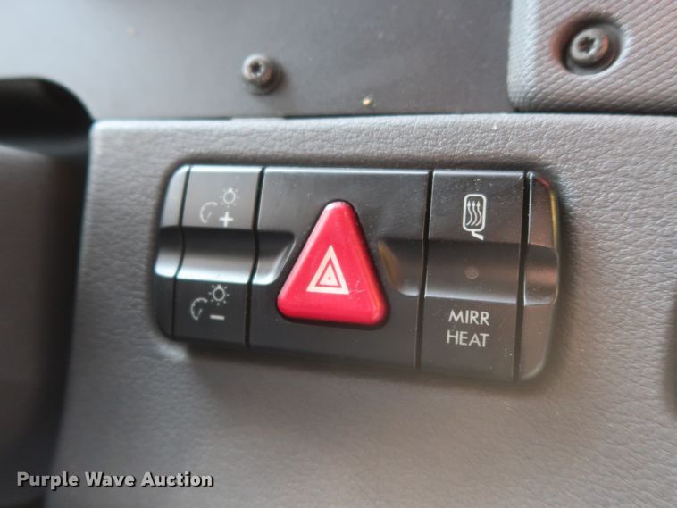 image for item HJ9351 2016 Freightliner Cascadia 125  semi truck