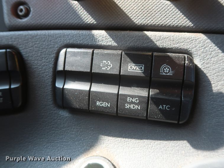 image for item HJ9351 2016 Freightliner Cascadia 125  semi truck