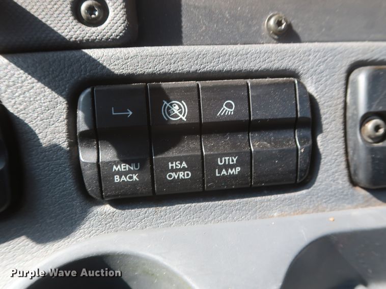 image for item HJ9351 2016 Freightliner Cascadia 125  semi truck