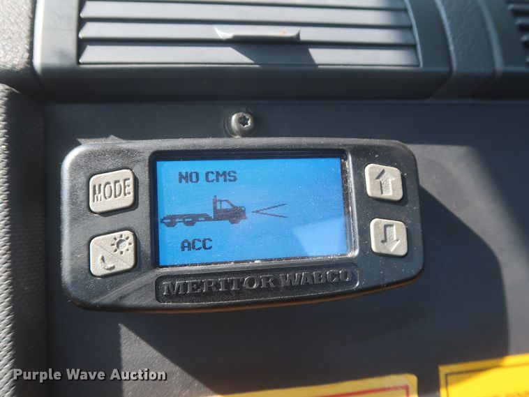 image for item HJ9351 2016 Freightliner Cascadia 125  semi truck