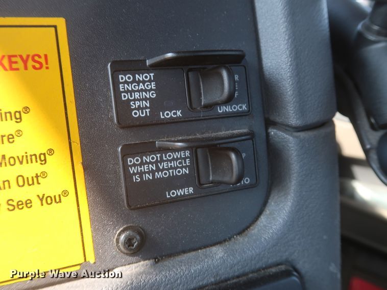 image for item HJ9351 2016 Freightliner Cascadia 125  semi truck