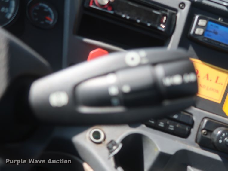 image for item HJ9351 2016 Freightliner Cascadia 125  semi truck