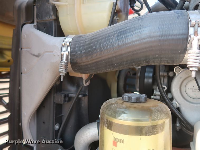 image for item HJ9351 2016 Freightliner Cascadia 125  semi truck