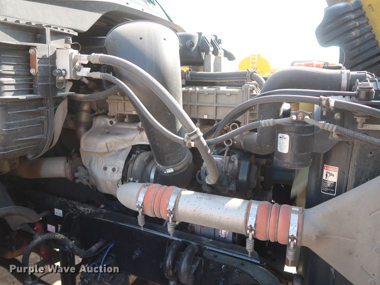 image for item HJ9351 2016 Freightliner Cascadia 125  semi truck