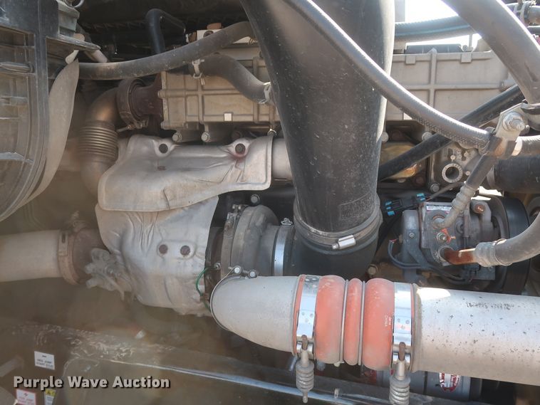 image for item HJ9351 2016 Freightliner Cascadia 125  semi truck