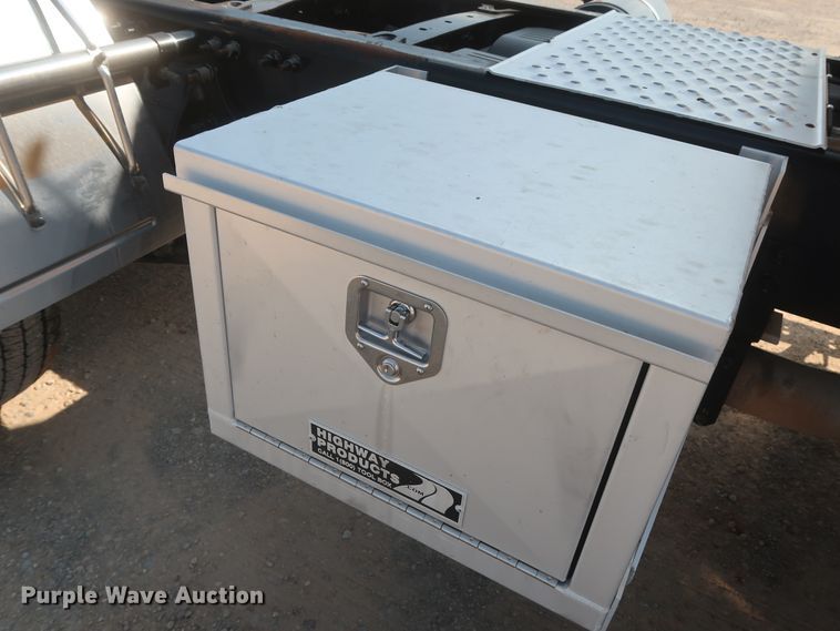 image for item HJ9351 2016 Freightliner Cascadia 125  semi truck