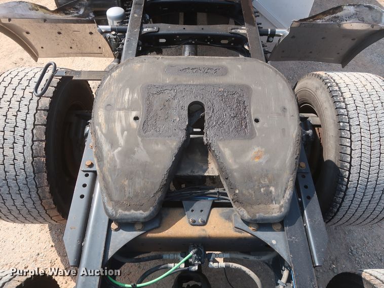 image for item HJ9351 2016 Freightliner Cascadia 125  semi truck