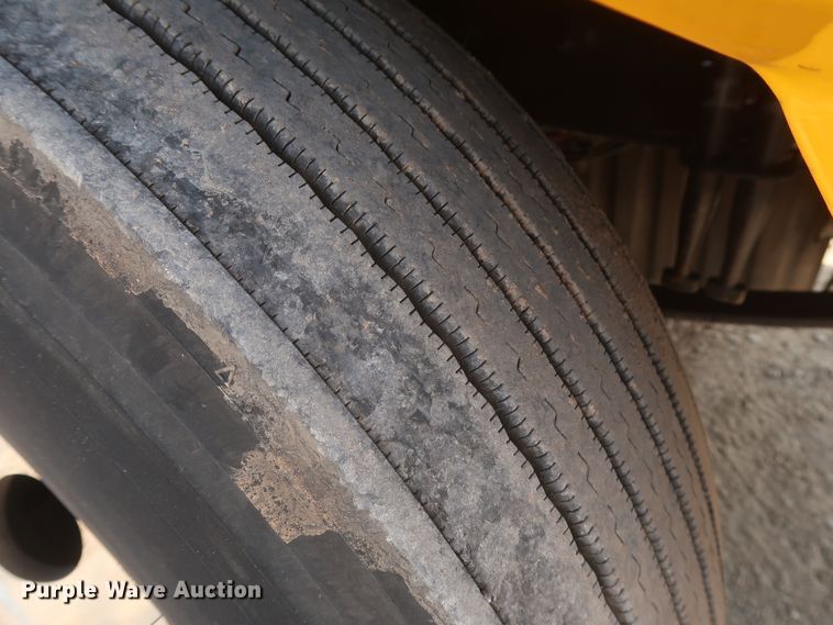 image for item HJ9351 2016 Freightliner Cascadia 125  semi truck