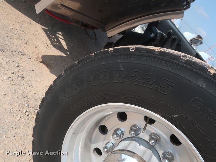 image for item HJ9351 2016 Freightliner Cascadia 125  semi truck