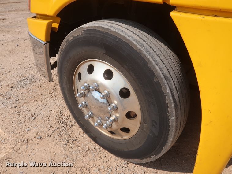 image for item HJ9351 2016 Freightliner Cascadia 125  semi truck