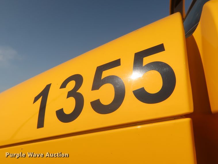 image for item HJ9351 2016 Freightliner Cascadia 125  semi truck