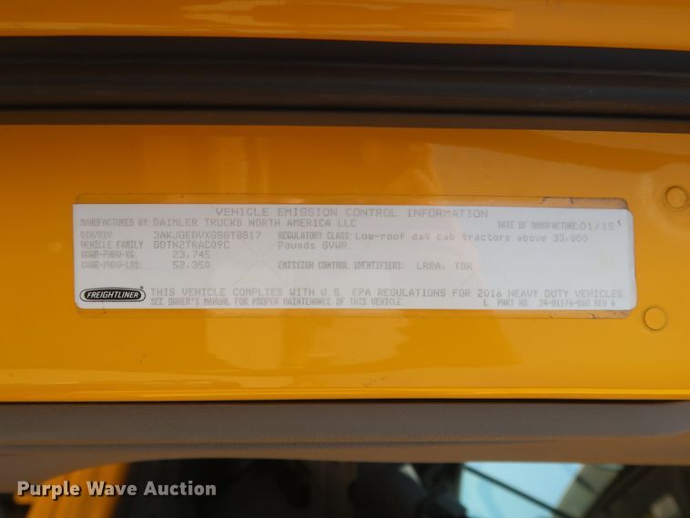 image for item HJ9351 2016 Freightliner Cascadia 125  semi truck