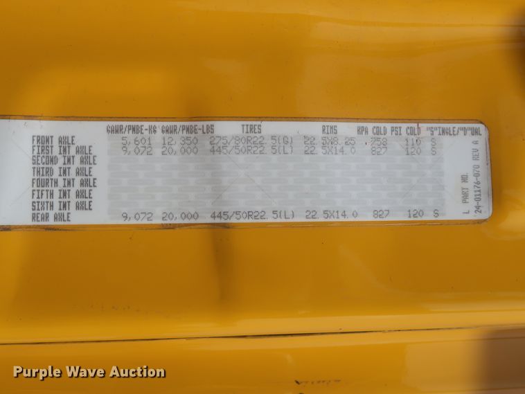 image for item HJ9351 2016 Freightliner Cascadia 125  semi truck