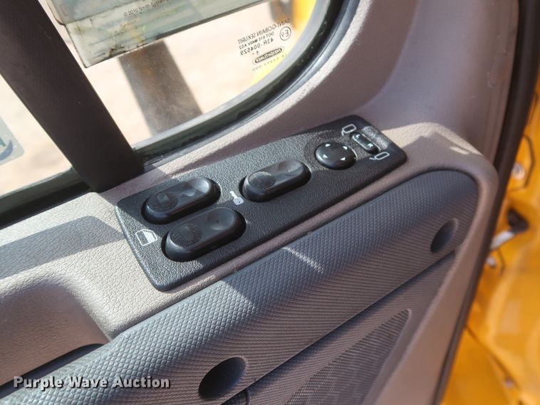 image for item HJ9352 2016 Freightliner Cascadia 125  semi truck