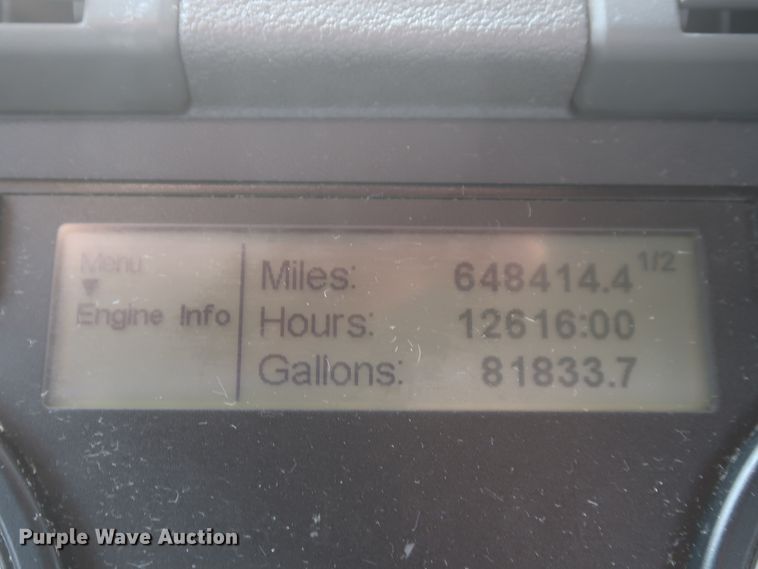 image for item HJ9352 2016 Freightliner Cascadia 125  semi truck