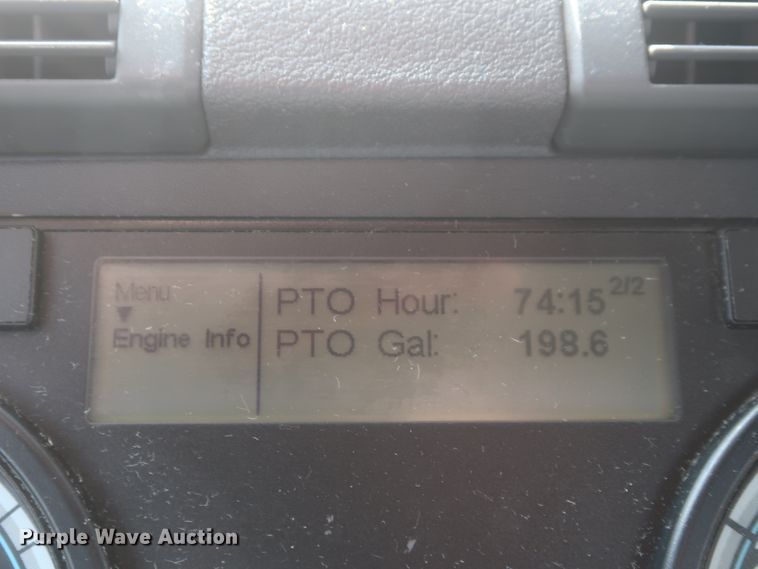 image for item HJ9352 2016 Freightliner Cascadia 125  semi truck