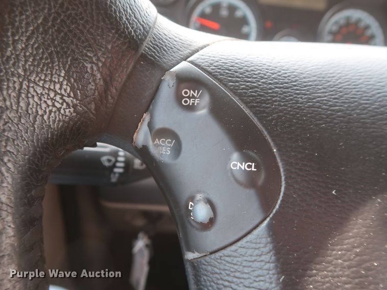 image for item HJ9352 2016 Freightliner Cascadia 125  semi truck