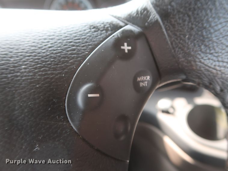 image for item HJ9352 2016 Freightliner Cascadia 125  semi truck