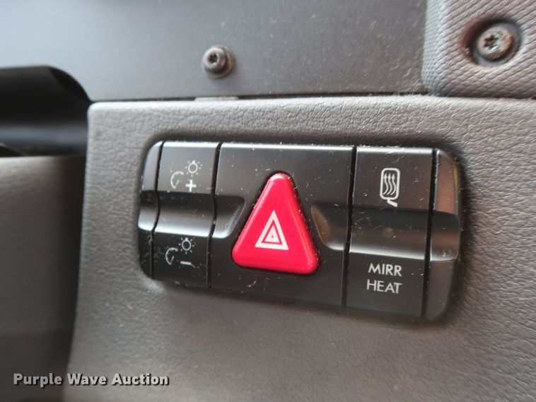 image for item HJ9352 2016 Freightliner Cascadia 125  semi truck