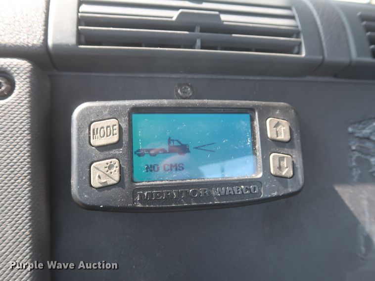 image for item HJ9352 2016 Freightliner Cascadia 125  semi truck