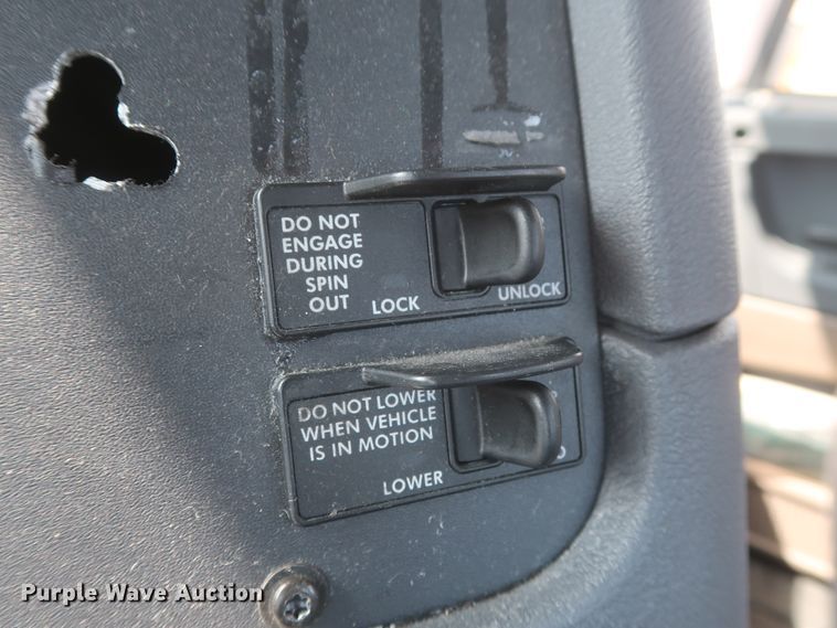 image for item HJ9352 2016 Freightliner Cascadia 125  semi truck