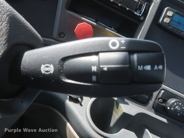 image for item HJ9352 2016 Freightliner Cascadia 125  semi truck