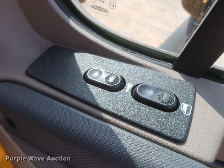 image for item HJ9352 2016 Freightliner Cascadia 125  semi truck