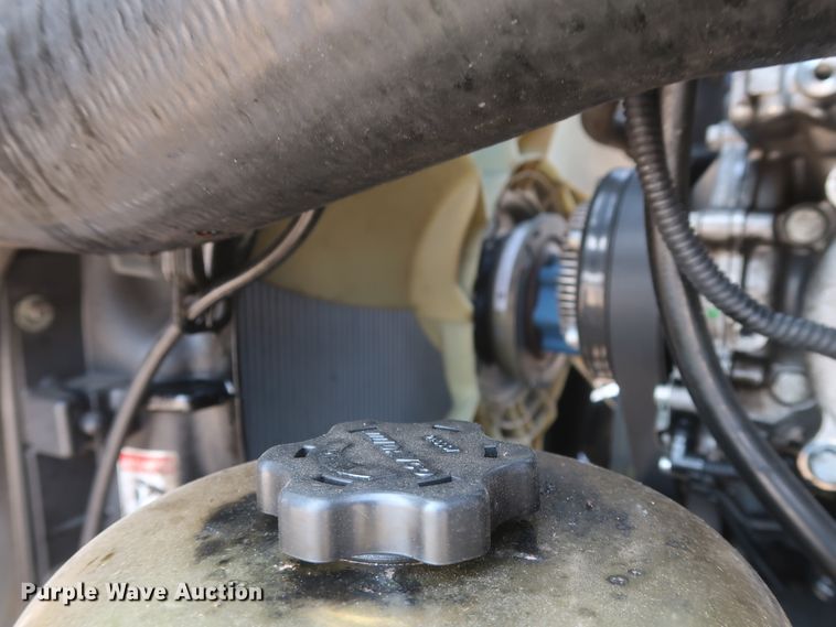 image for item HJ9352 2016 Freightliner Cascadia 125  semi truck