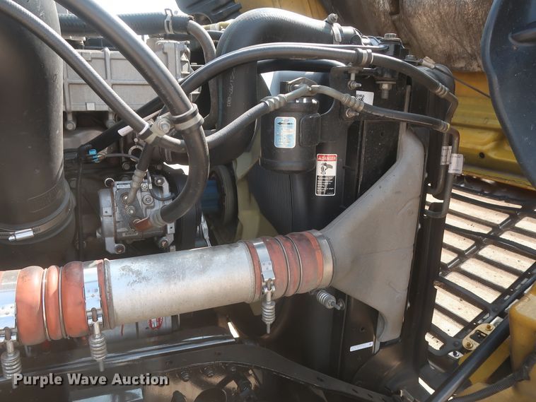 image for item HJ9352 2016 Freightliner Cascadia 125  semi truck