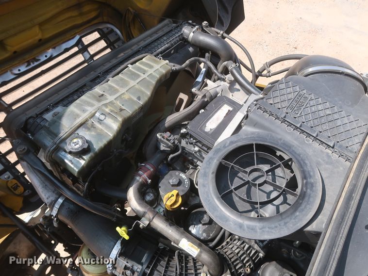 image for item HJ9352 2016 Freightliner Cascadia 125  semi truck