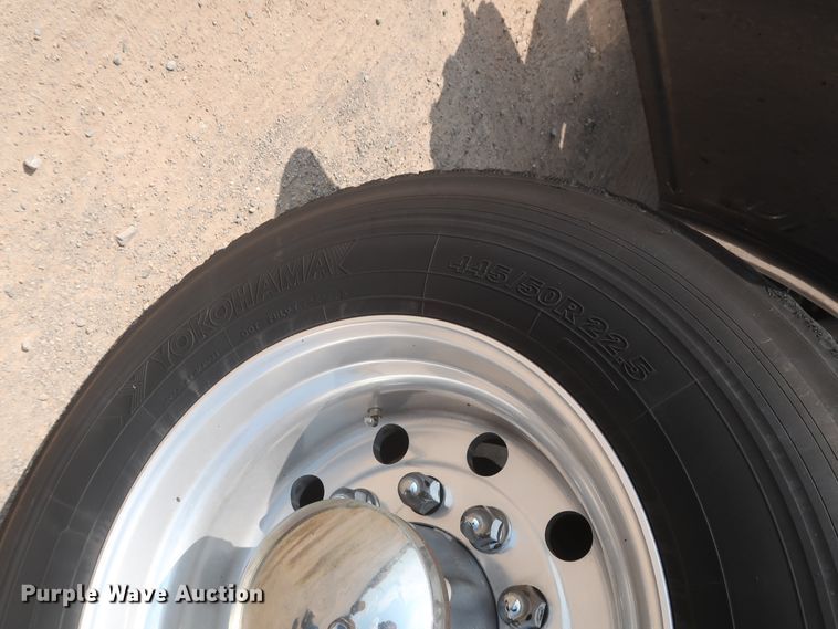 image for item HJ9352 2016 Freightliner Cascadia 125  semi truck