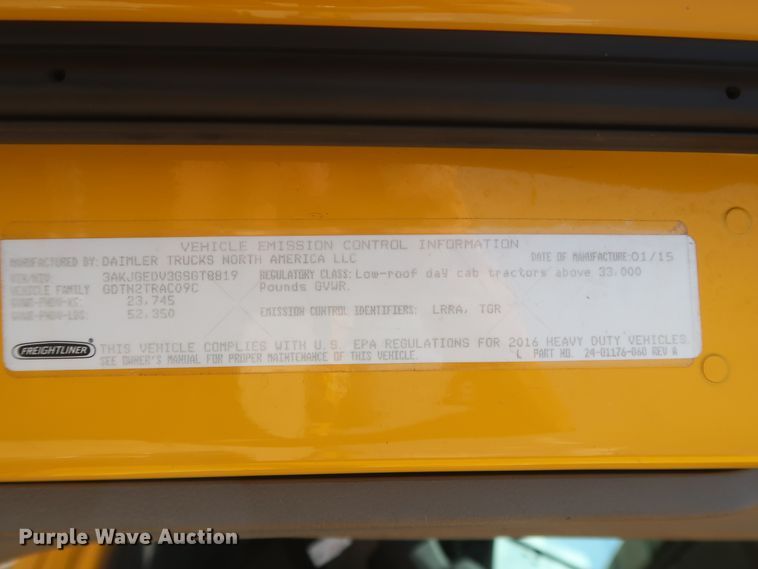 image for item HJ9352 2016 Freightliner Cascadia 125  semi truck