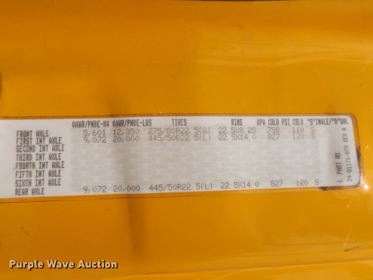 image for item HJ9352 2016 Freightliner Cascadia 125  semi truck