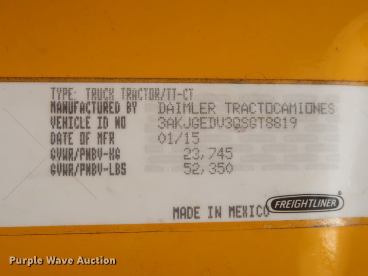 image for item HJ9352 2016 Freightliner Cascadia 125  semi truck