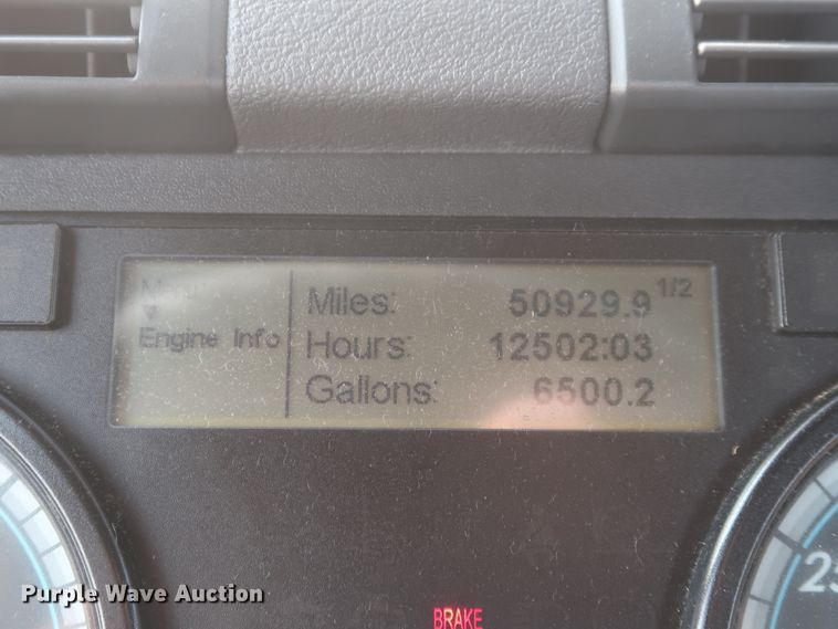 image for item HJ9353 2016 Freightliner Cascadia 125  semi truck