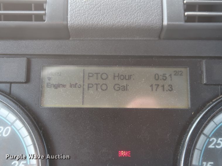 image for item HJ9353 2016 Freightliner Cascadia 125  semi truck