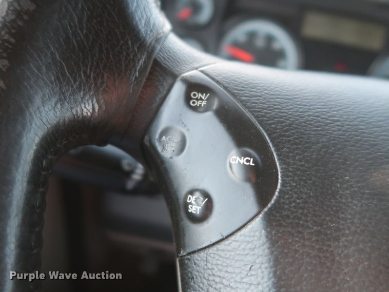 image for item HJ9353 2016 Freightliner Cascadia 125  semi truck