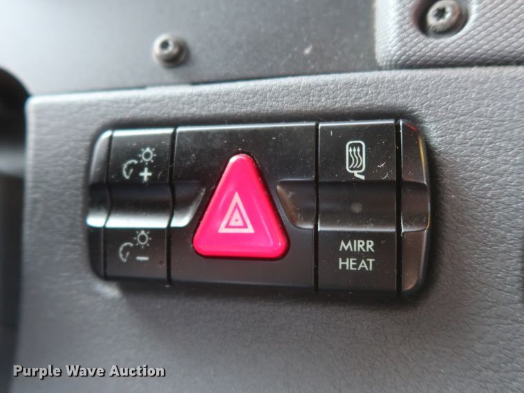 image for item HJ9353 2016 Freightliner Cascadia 125  semi truck