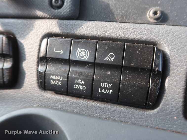 image for item HJ9353 2016 Freightliner Cascadia 125  semi truck