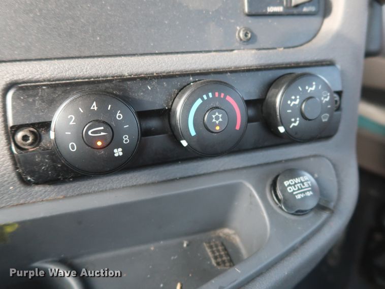 image for item HJ9353 2016 Freightliner Cascadia 125  semi truck