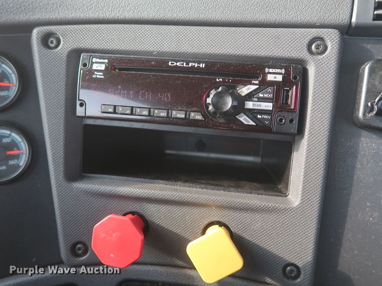 image for item HJ9353 2016 Freightliner Cascadia 125  semi truck