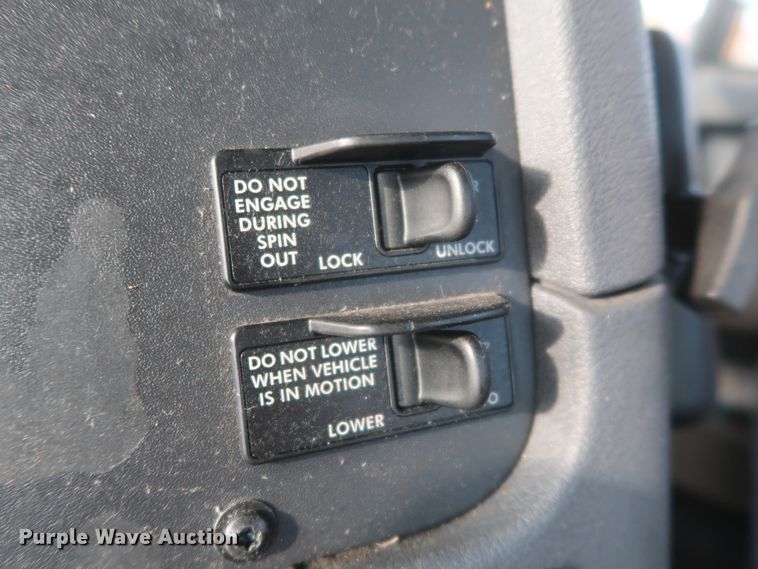 image for item HJ9353 2016 Freightliner Cascadia 125  semi truck