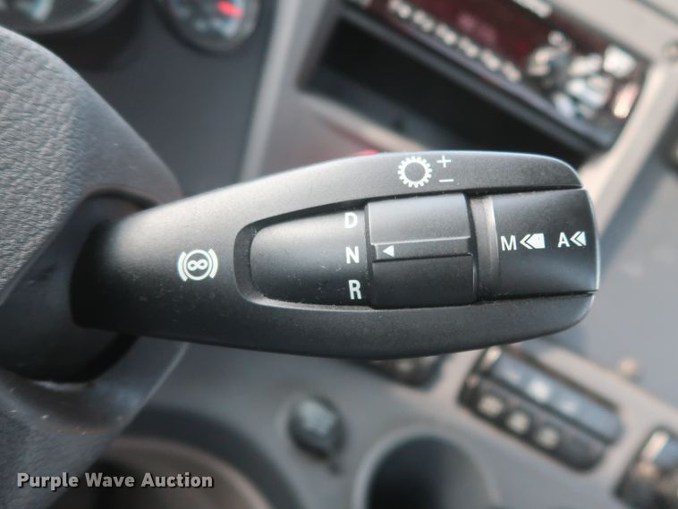 image for item HJ9353 2016 Freightliner Cascadia 125  semi truck