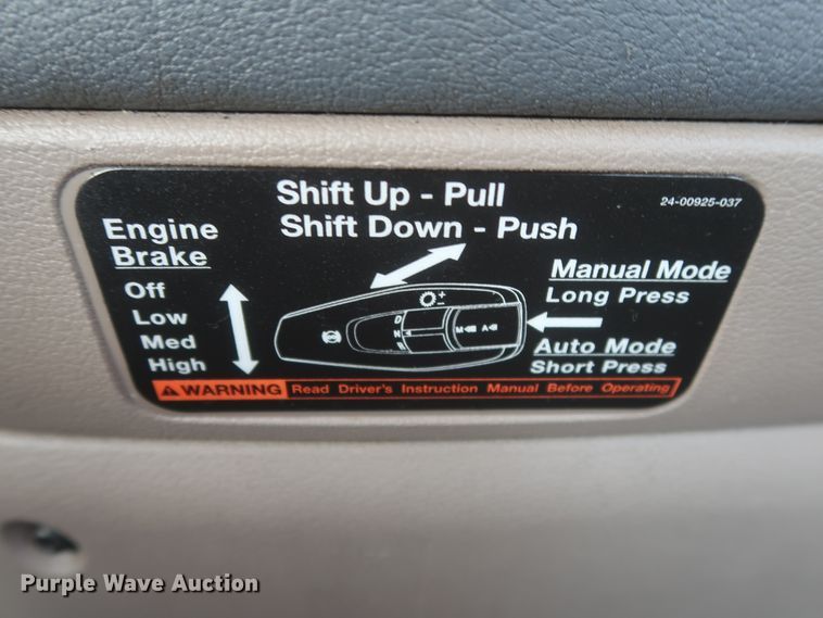 image for item HJ9353 2016 Freightliner Cascadia 125  semi truck